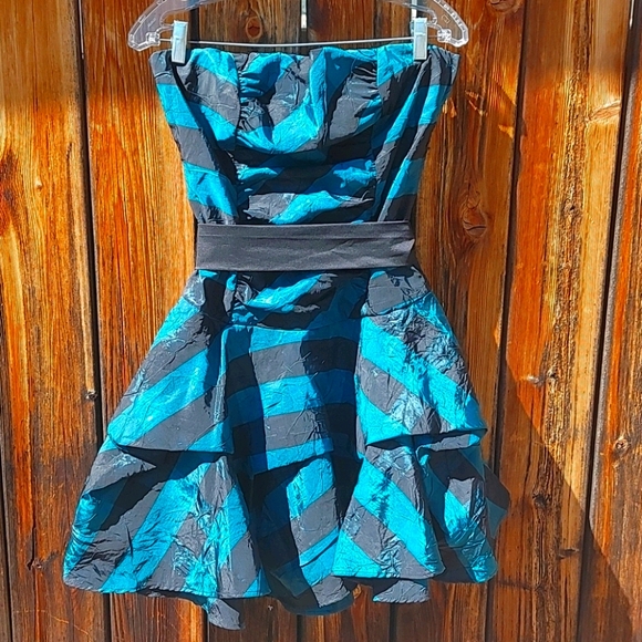 Le chateau green striped cocktail dress - Picture 1 of 12